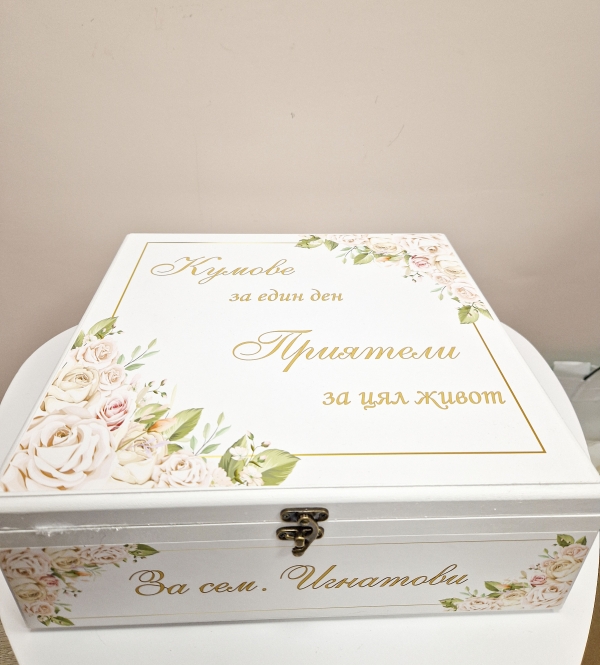 Кутия за кумове с бежови рози "Лукс"